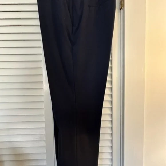 TAHARI NAVY BLUE SUIT - SIZE 18(NEVER WORN, HAS ORIGINAL TAGS)